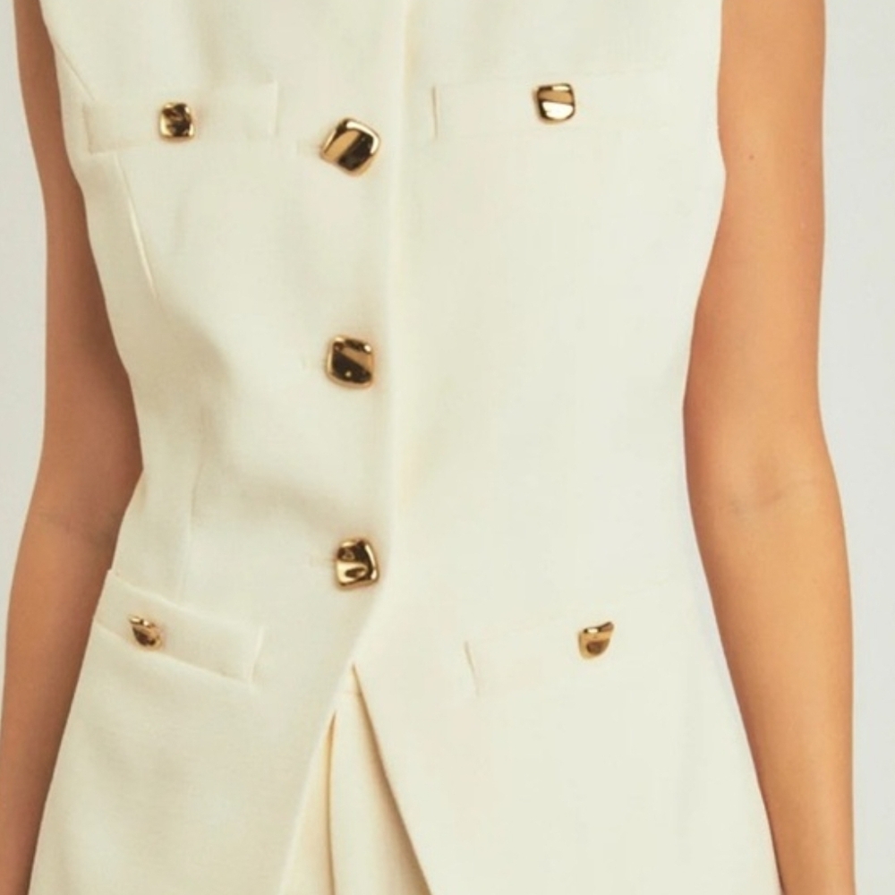 NWT Endless Rose Cream Vest with Gold Accents And Matching Shorts Set. Large.